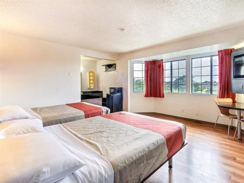 Motel 6-Marina, Ca - Monterey Exteriör bild