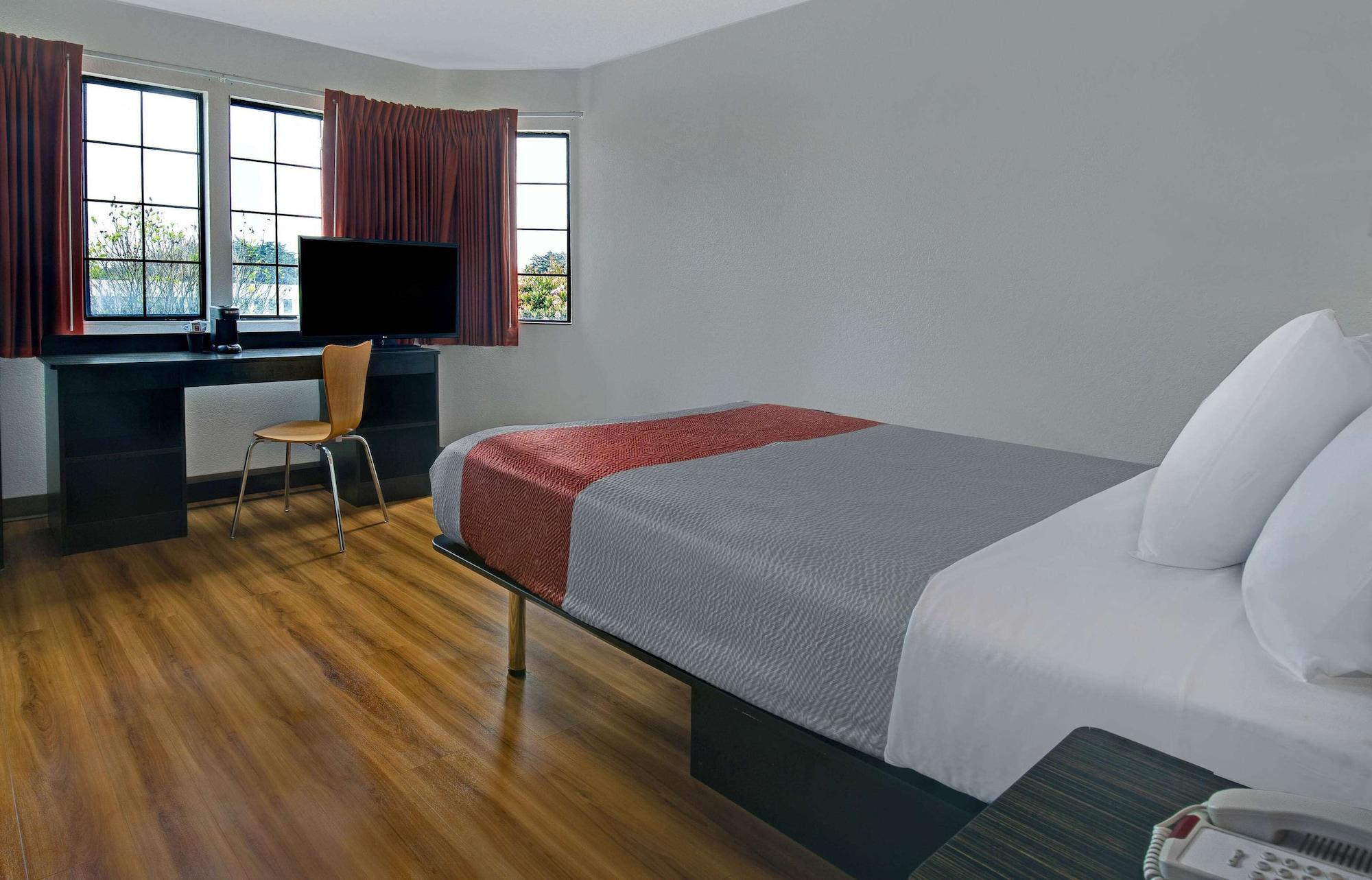 Motel 6-Marina, Ca - Monterey Exteriör bild
