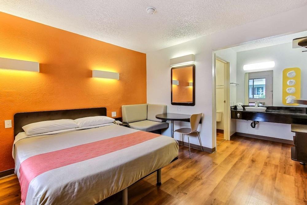 Motel 6-Marina, Ca - Monterey Exteriör bild