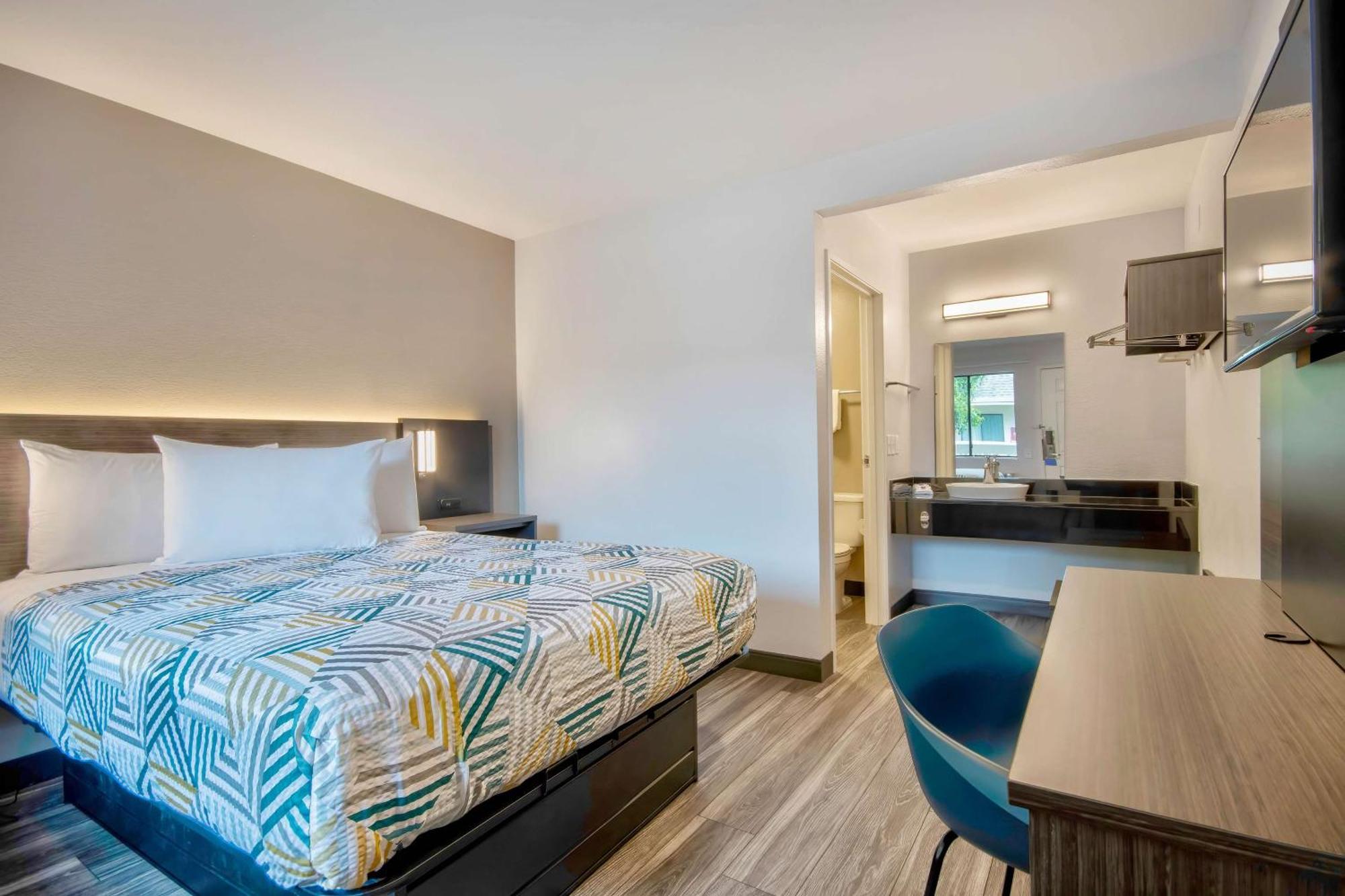 Motel 6-Marina, Ca - Monterey Exteriör bild