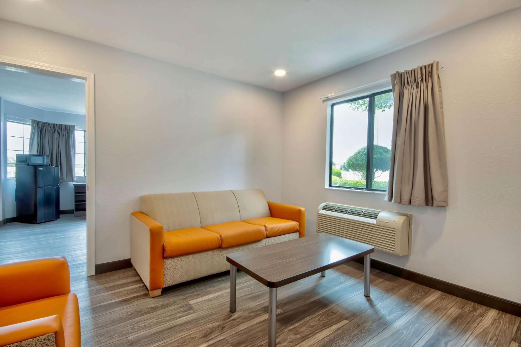 Motel 6-Marina, Ca - Monterey Exteriör bild