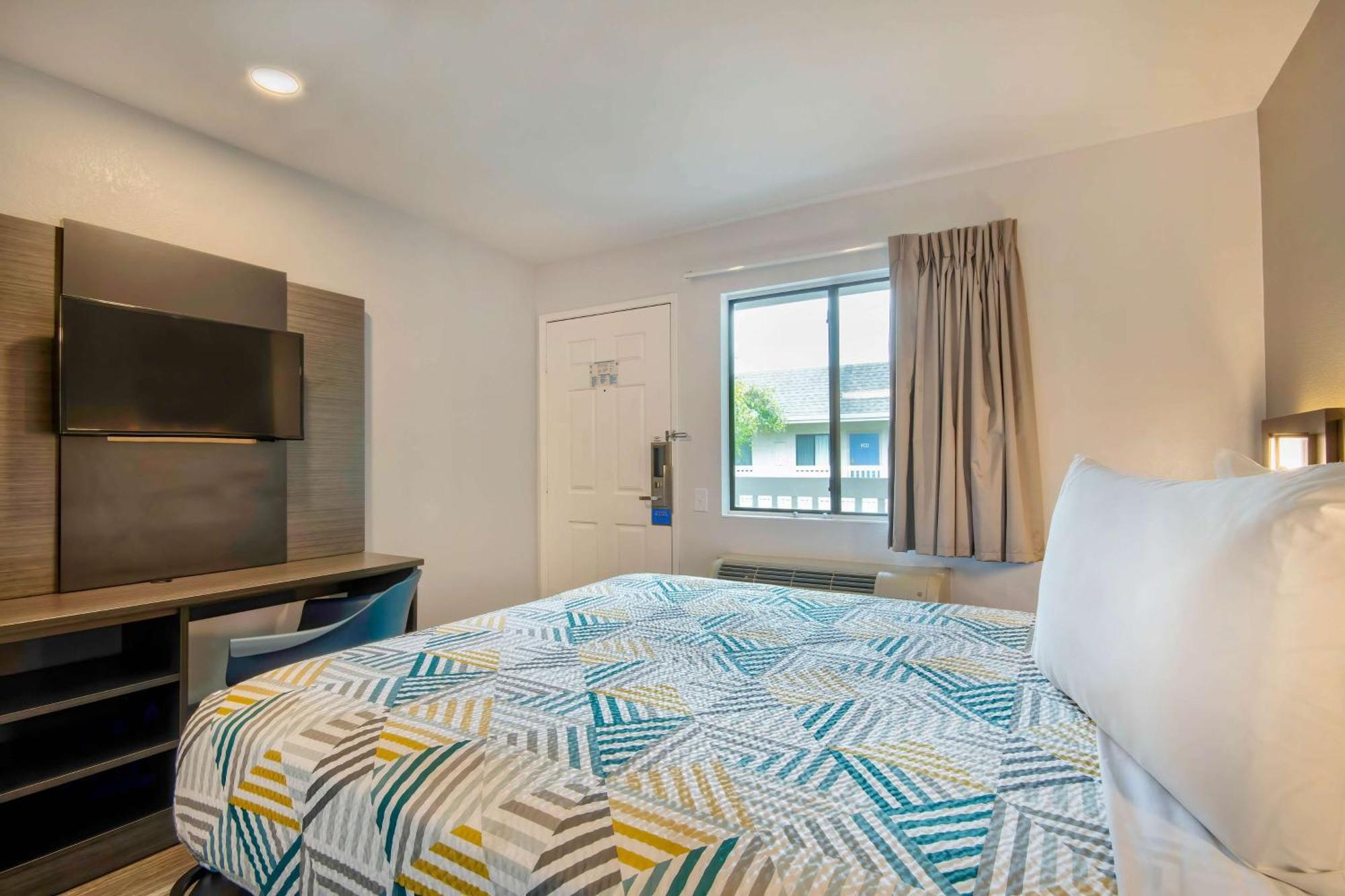Motel 6-Marina, Ca - Monterey Exteriör bild