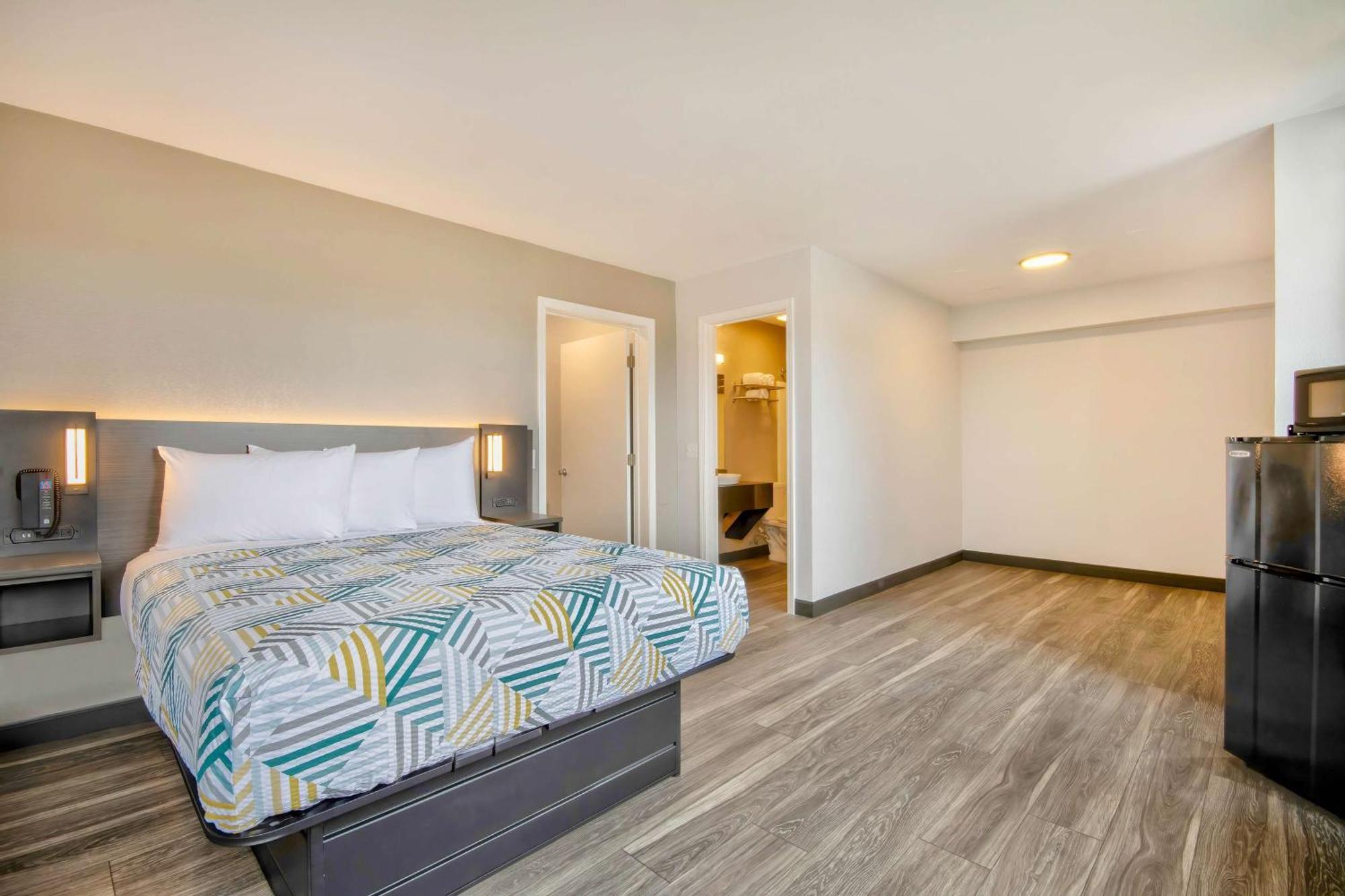 Motel 6-Marina, Ca - Monterey Exteriör bild